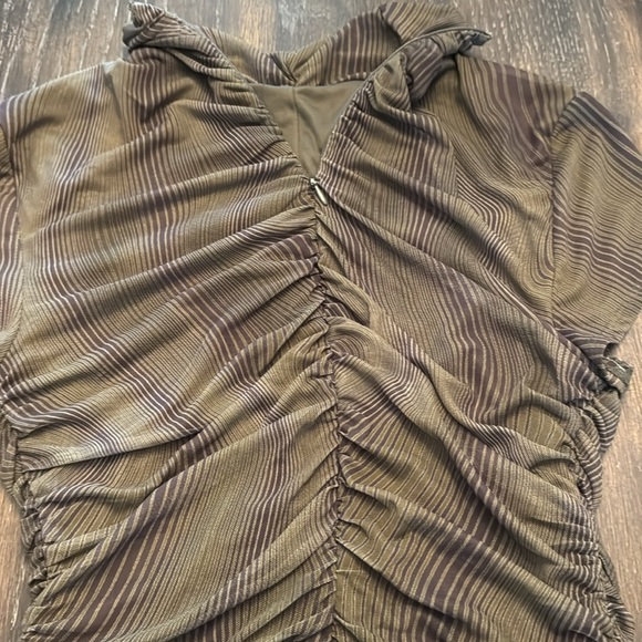 🟠 ZARA SHORT SLEEVE RUCHED TOP SIZE LARGE - Picture 2 of 6